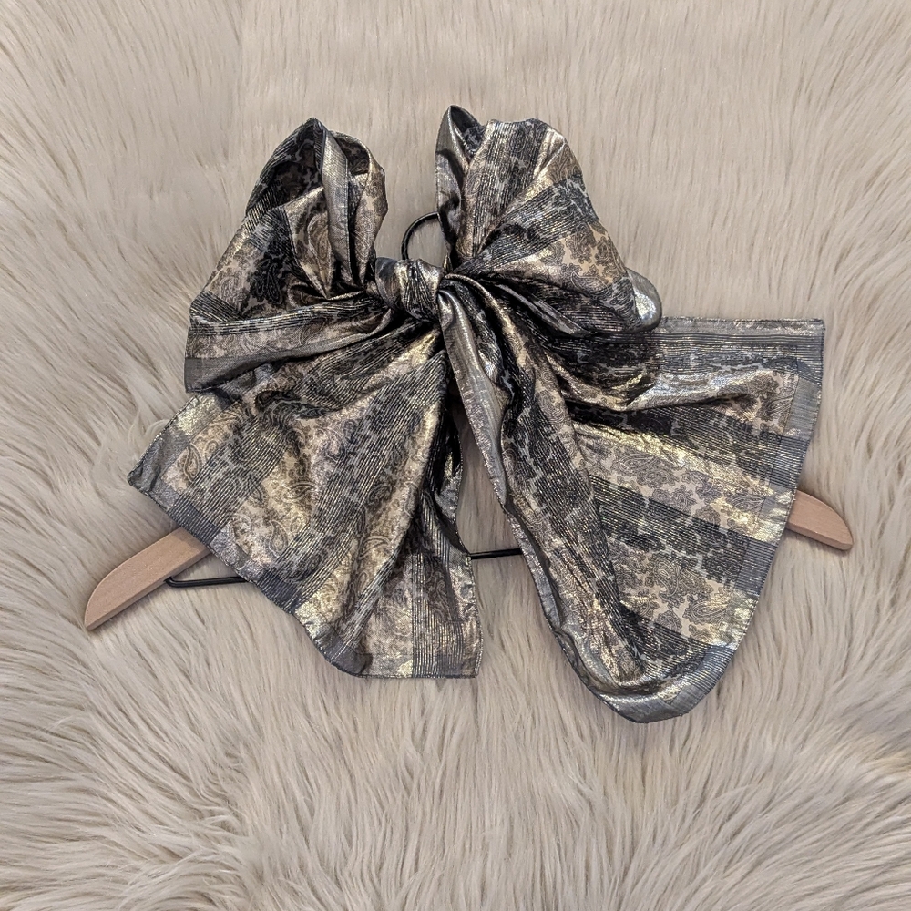 Vintage matalic black and silver paisley print scarf